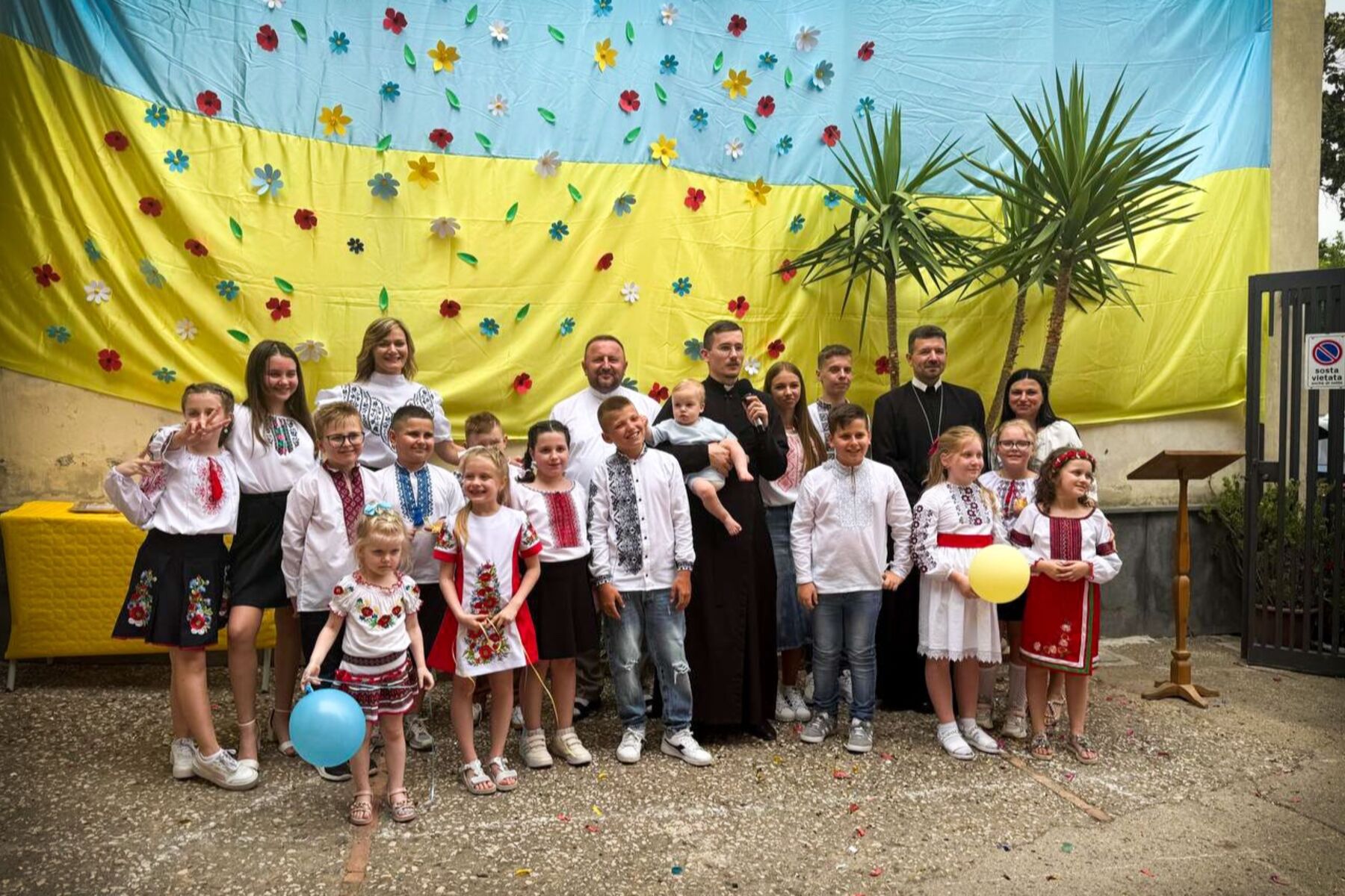 «Останній дзвоник» у школі «Покров» та відкриття дитячого ігрового парку у Соммі Везувіані