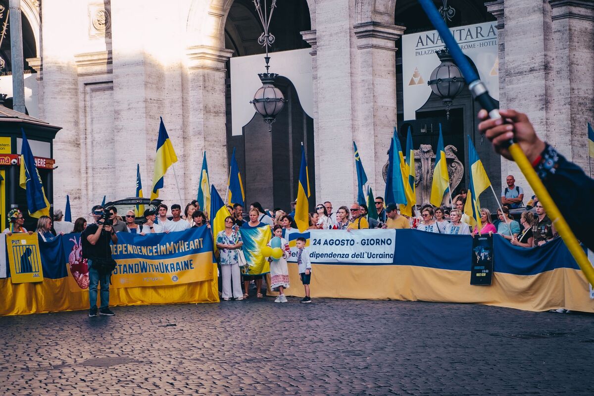 Roma nei colori blu e giallo: manifestazione per la Giornata dell’Indipendenza dell’Ucraina nella capitale italiana