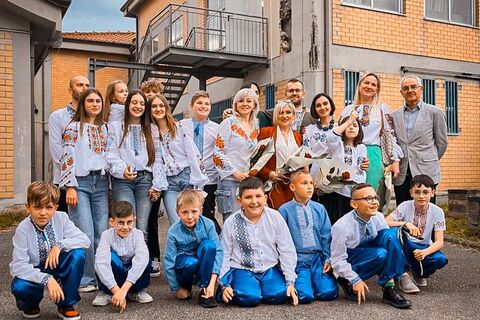 Українські діти та молодь представили культуру та національну спадщину на Святі матері в місті Волла