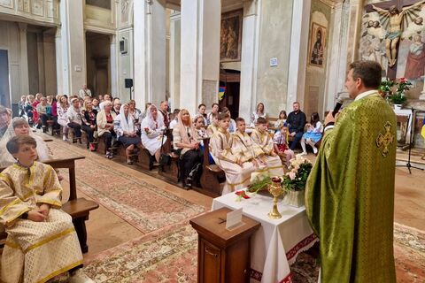 «Lo Spirito Santo ci dà la forza di testimoniare Gesù Cristo a tutte le persone»: il Protosincello durante la visita alla comunità di Mantova