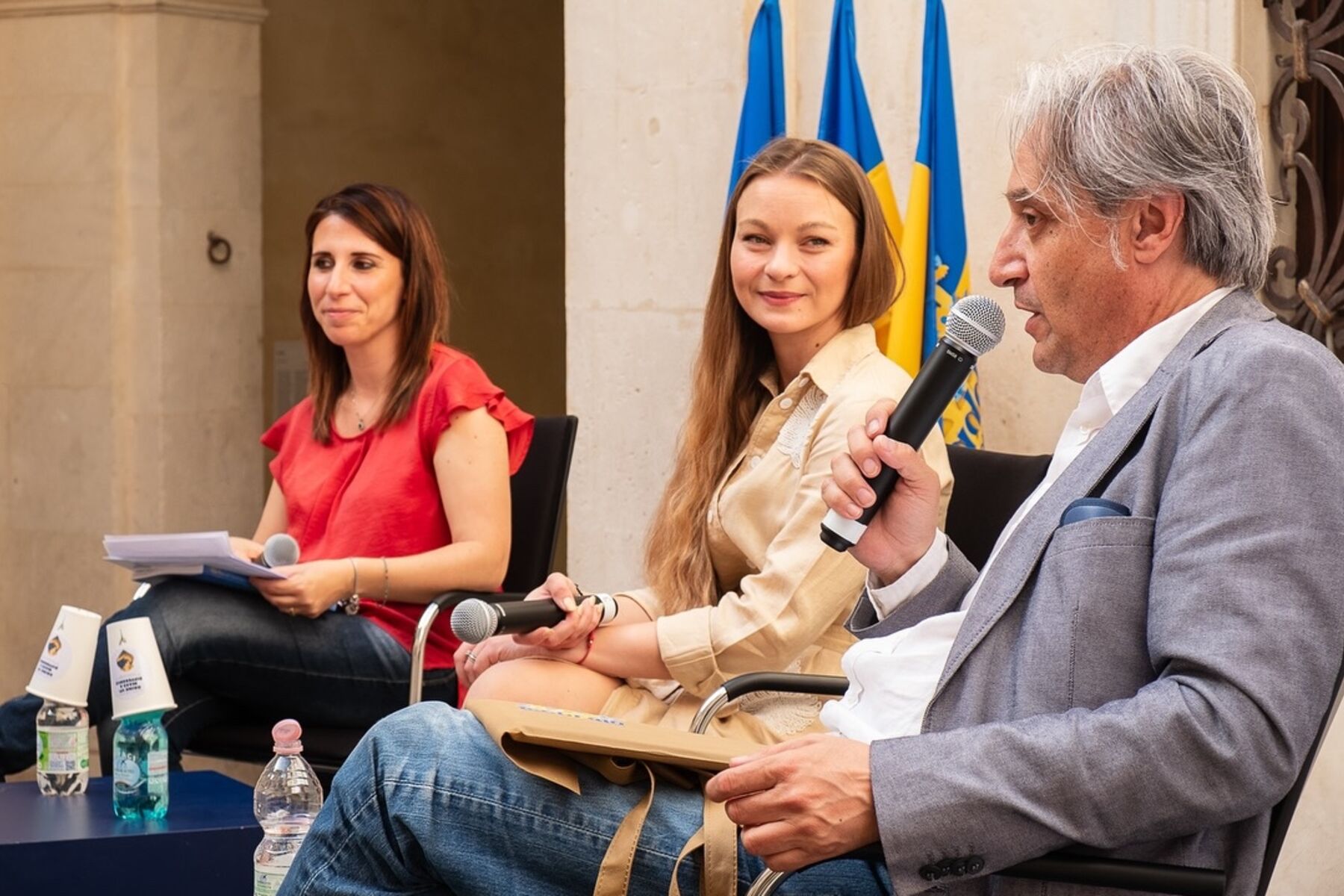 «Україна: подорож крізь століття»: у ЛʼАквілі презентували дитячу книгу про історію України