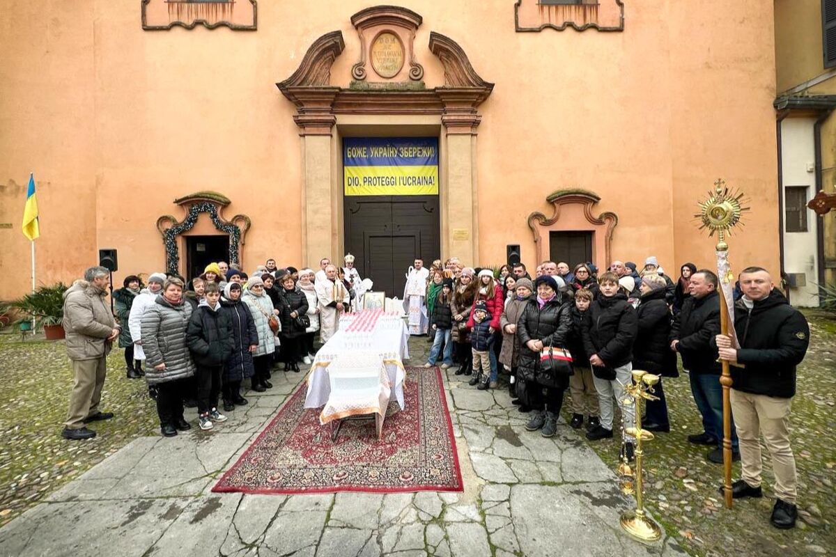 У навечірʼя празника Богоявлення Владика Діонісій звершив Божественну Літургію та Йорданське водосвяття в українській громаді м. Феррара