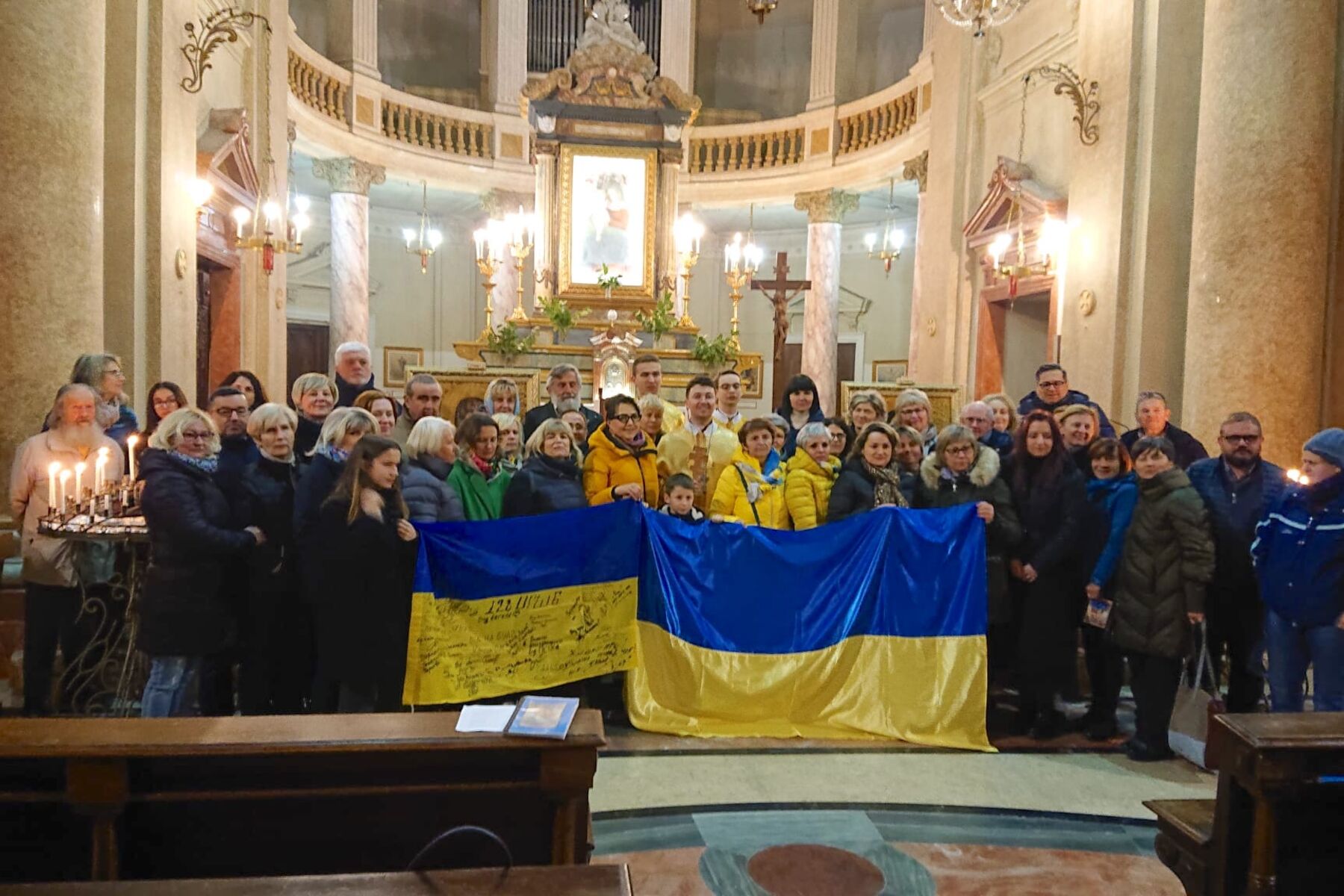 Молитовні чування за Україну у санктуарію Вальсорди