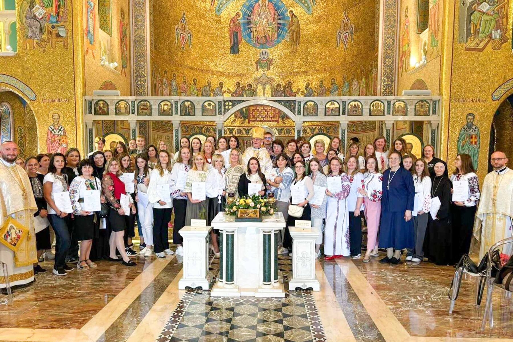 Mons. Dionisio Lachovicz ha consegnato le missioni canoniche a 82 catechisti dell’Esarcato Apostolico